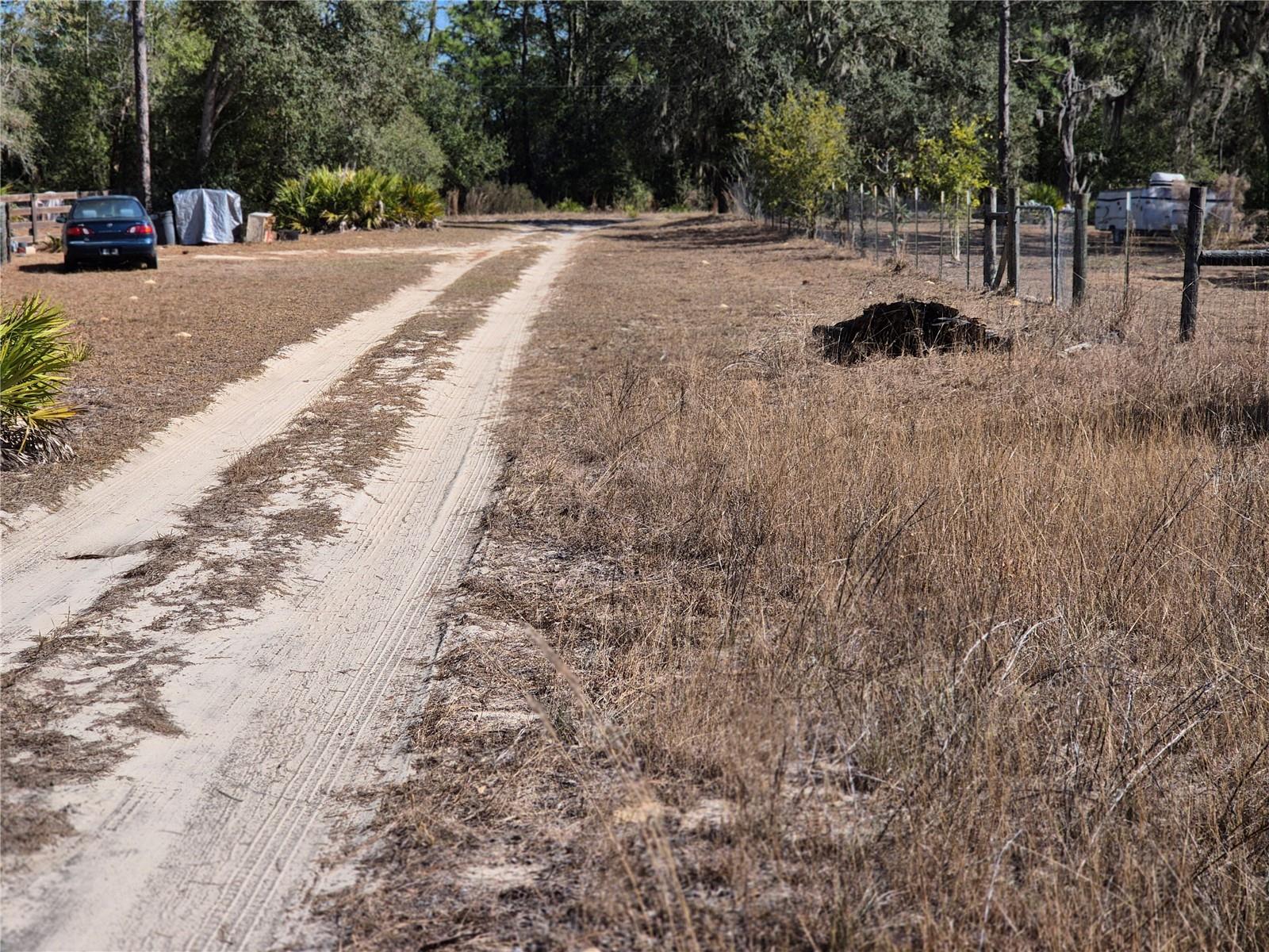 NORTH-SOUTH ESTATE - Land