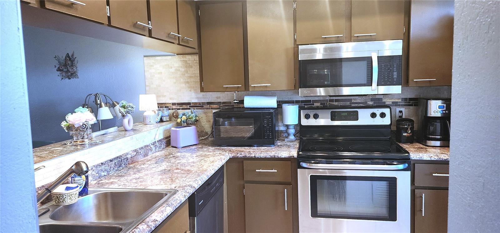 1999 KINGS HIGHWAY 16B