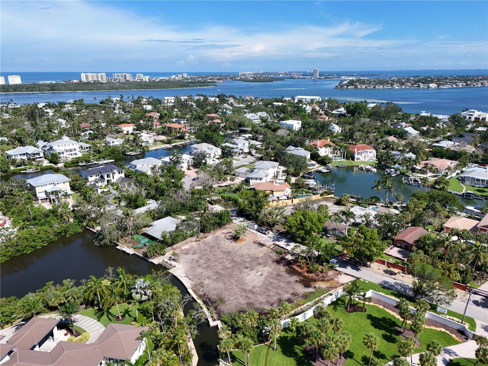 BAY ISLAND - Land