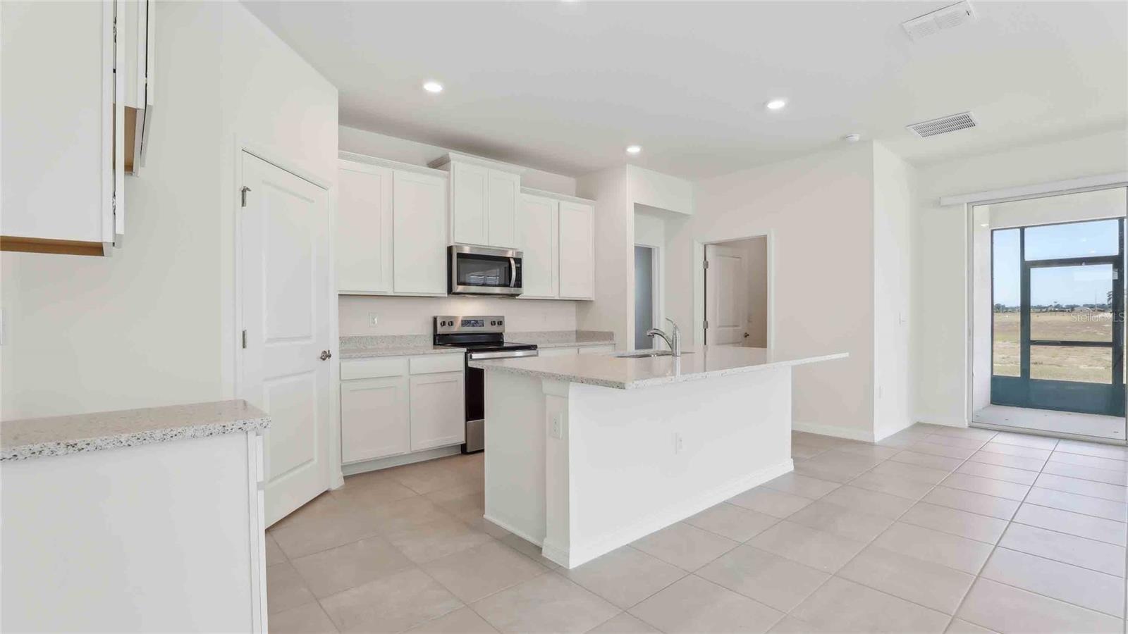 TWISTED OAKS - Residential