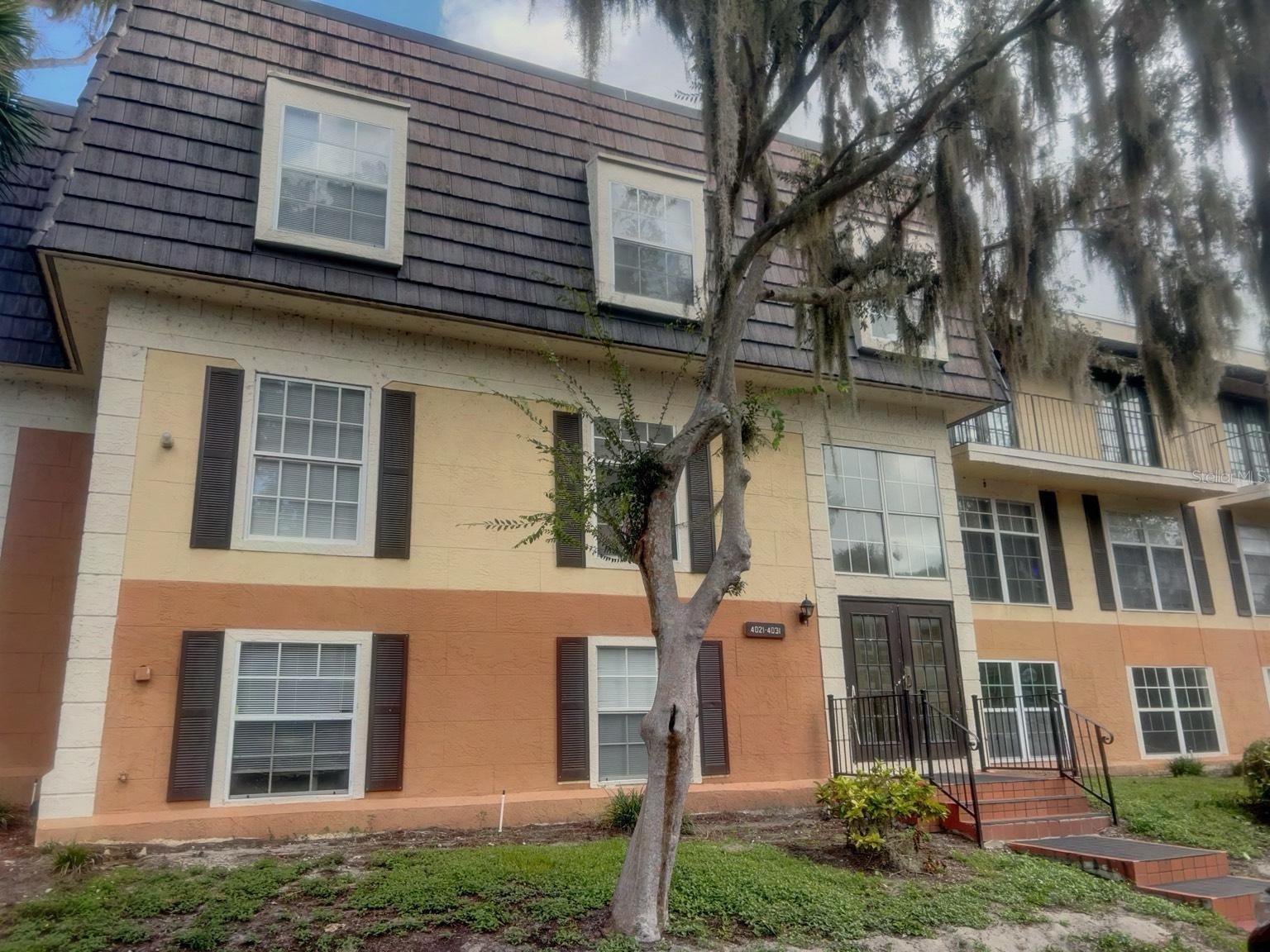 Spacious 3-bedroom 2 Bath gated Condominiums at Cypress Pointe /Lake Orlando Condominiums. First floor unit, with an outdoor Porch. Washer included. Community features pool, tennis court, playground, clubhouse, and more. Walk to the lake located next to the complex. Approximately 30 minutes to Orlando International Airport. Minutes from Lake Orlando Golf Course, Downtown, Valencia College & Theme Parks. Close to I-4 and the 408.