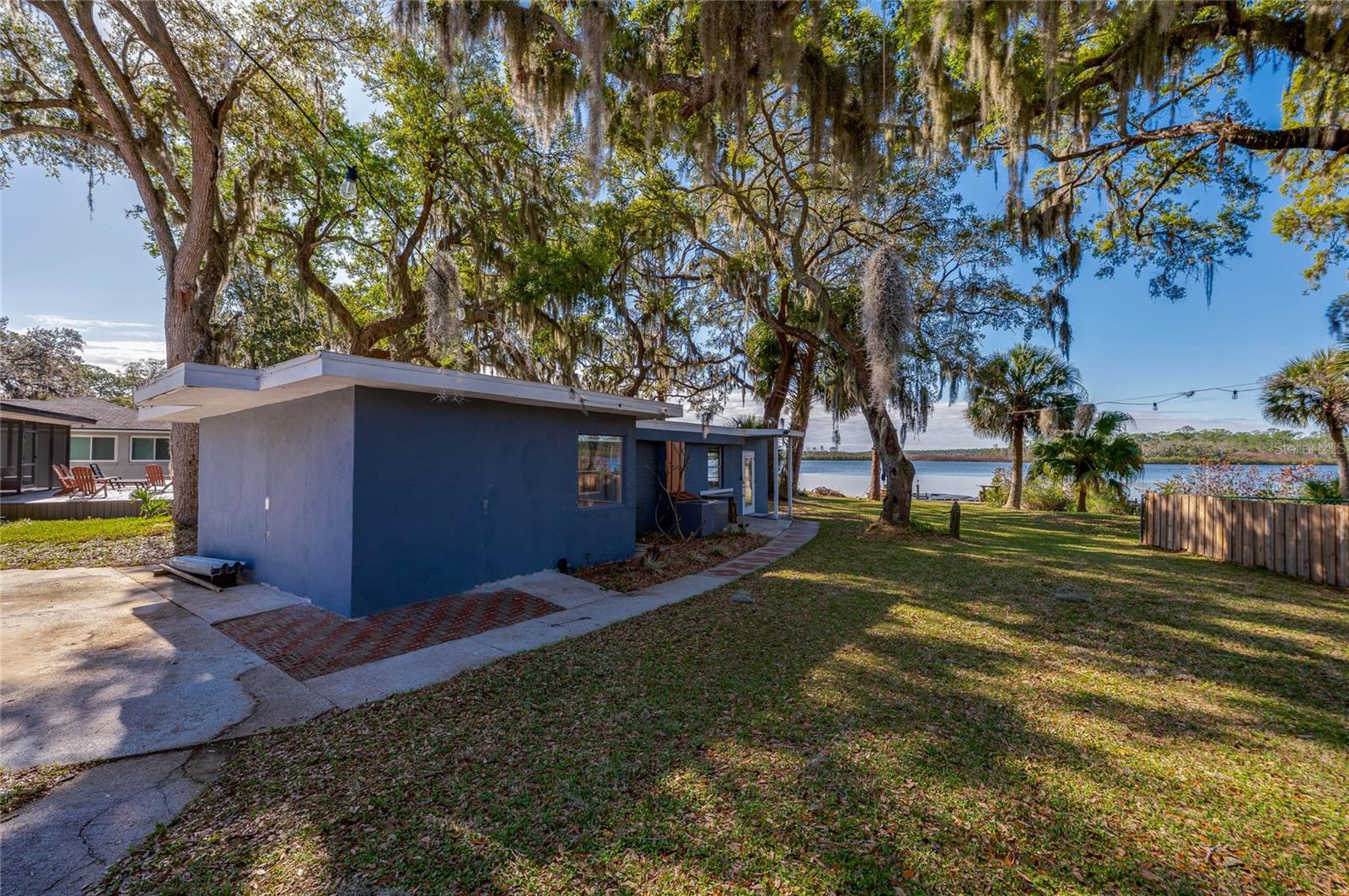 HARBOR OAKS - Residential