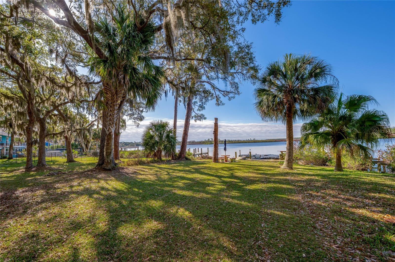 HARBOR OAKS - Residential