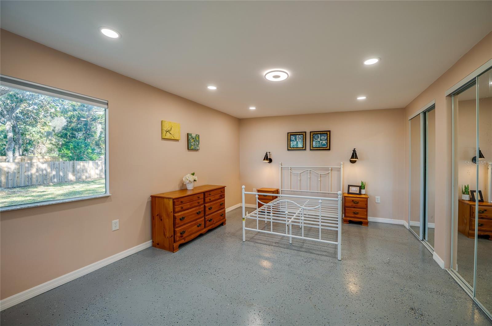 HARBOR OAKS - Residential