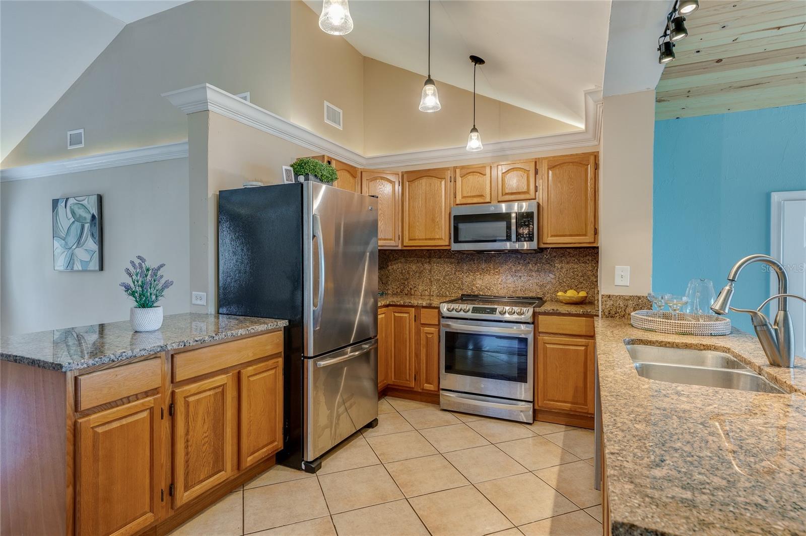 HARBOR OAKS - Residential