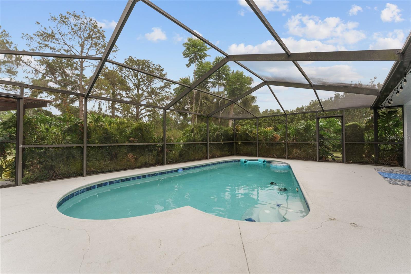 GOLDEN HILLS TURF & COUNTRY CLUB - Residential Lease