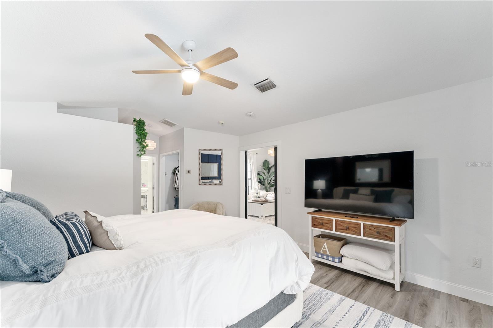 GOLDEN HILLS TURF & COUNTRY CLUB - Residential Lease