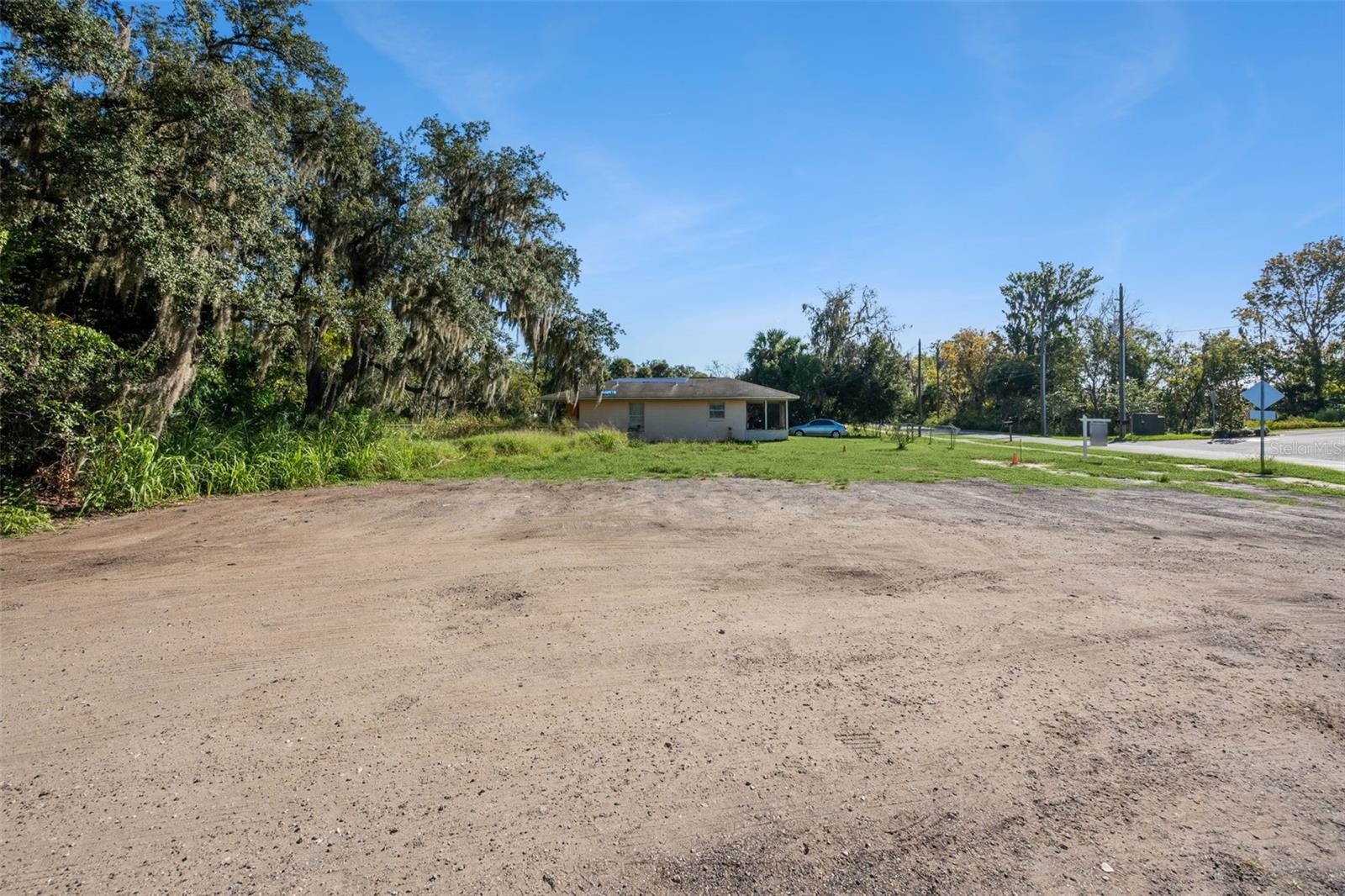 MIDWAY NEAR OVIEDO - Land