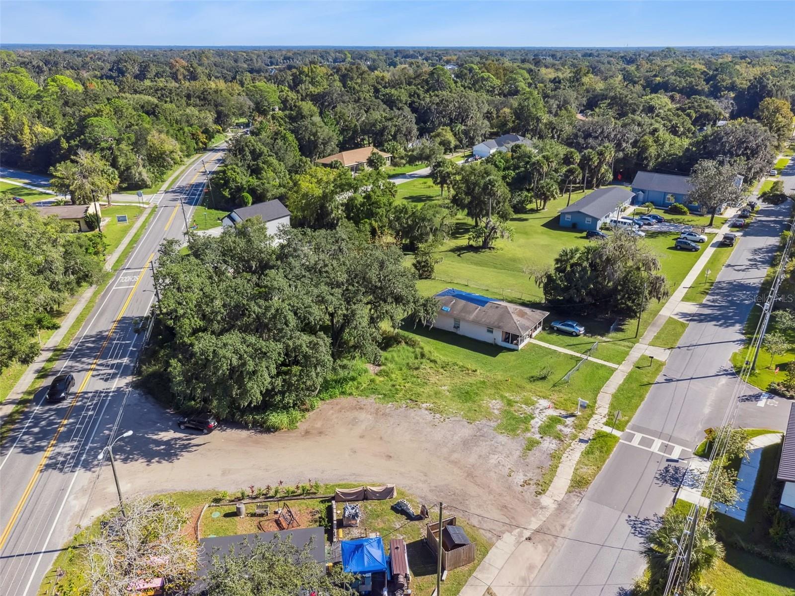 MIDWAY NEAR OVIEDO - Land