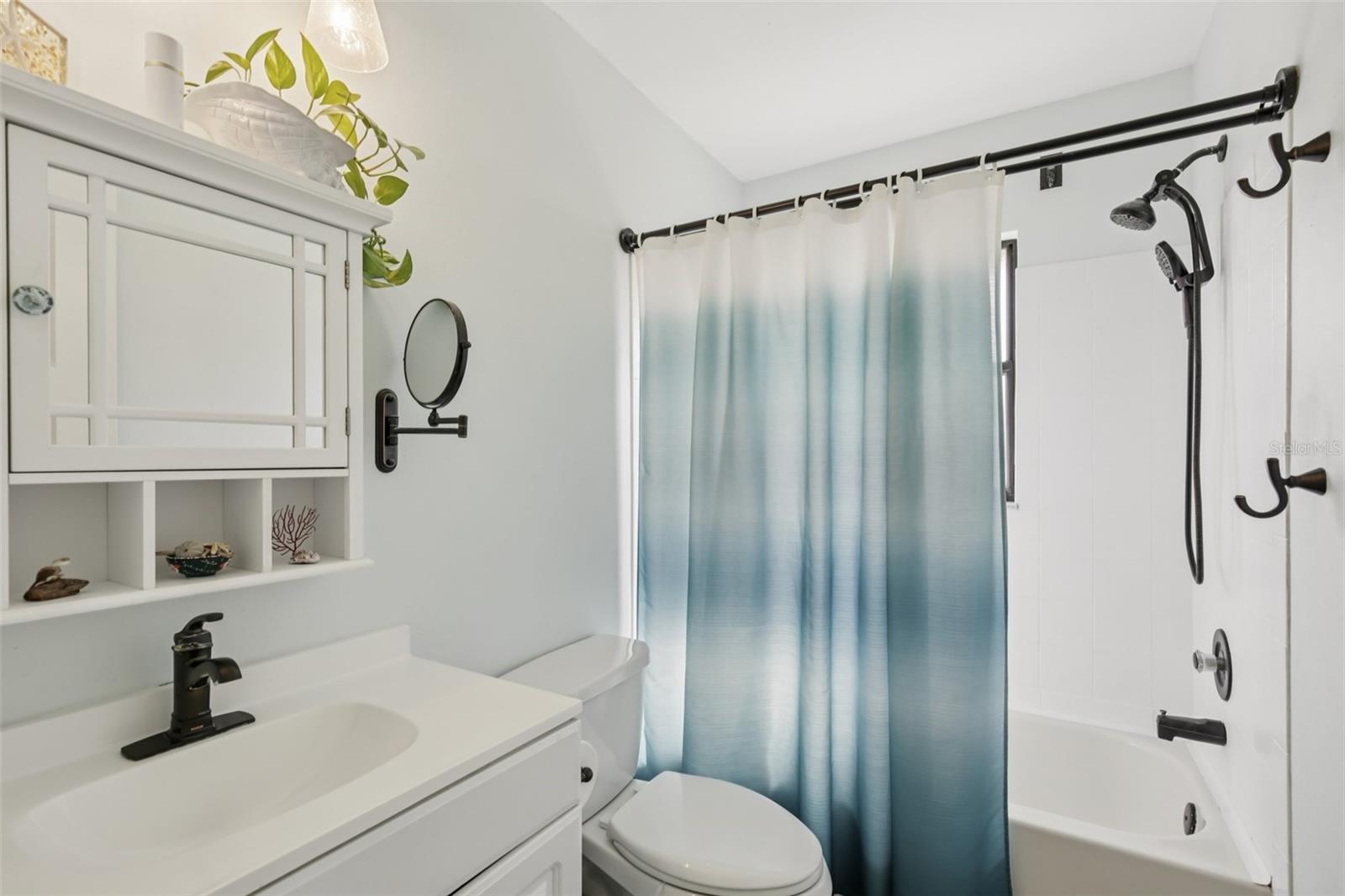 LAUREL HOLLOW - Residential