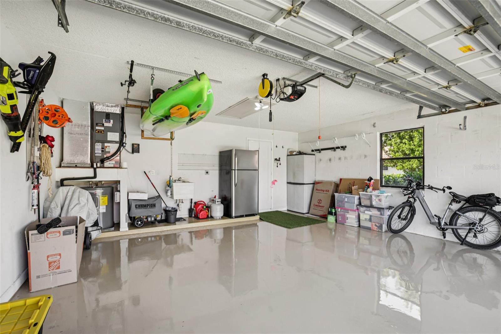 LAUREL HOLLOW - Residential