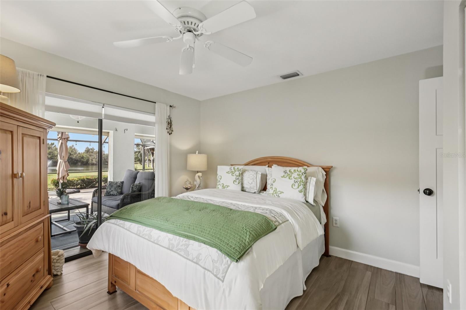 LAUREL HOLLOW - Residential