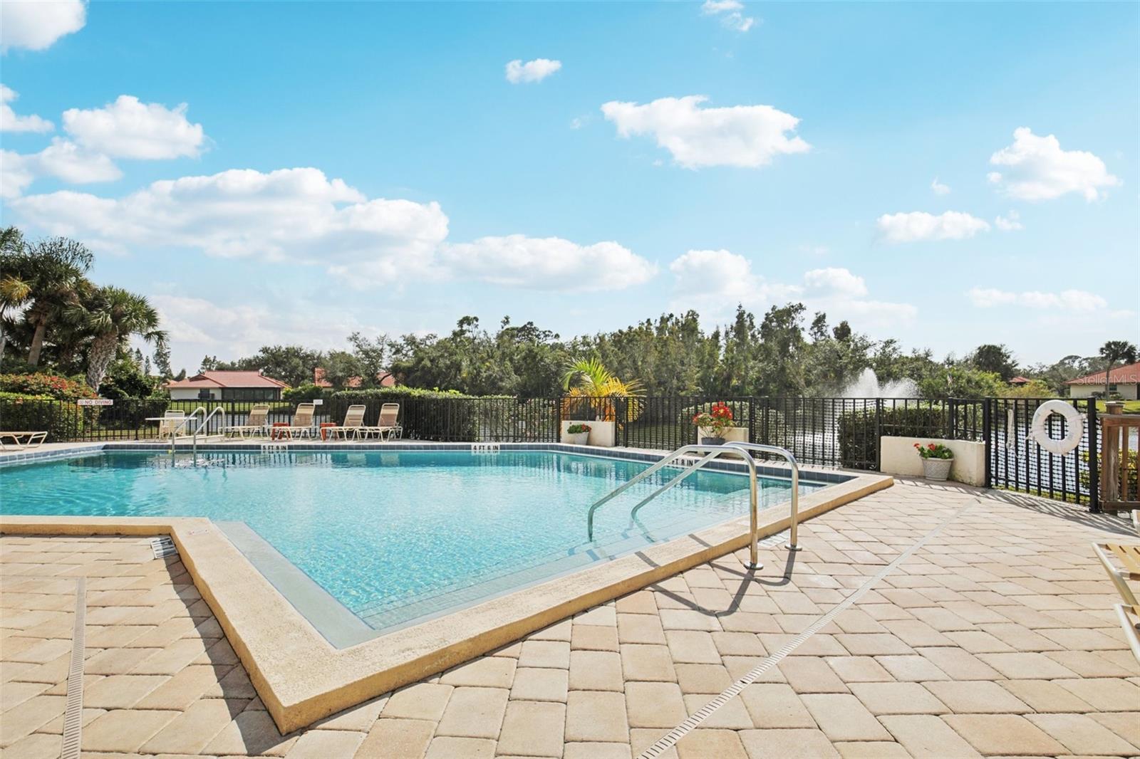 LAUREL HOLLOW - Residential