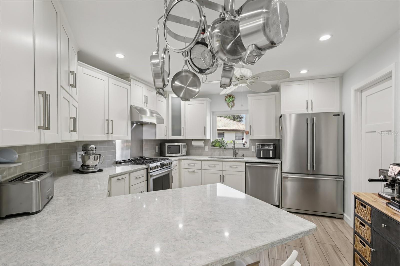 LAUREL HOLLOW - Residential