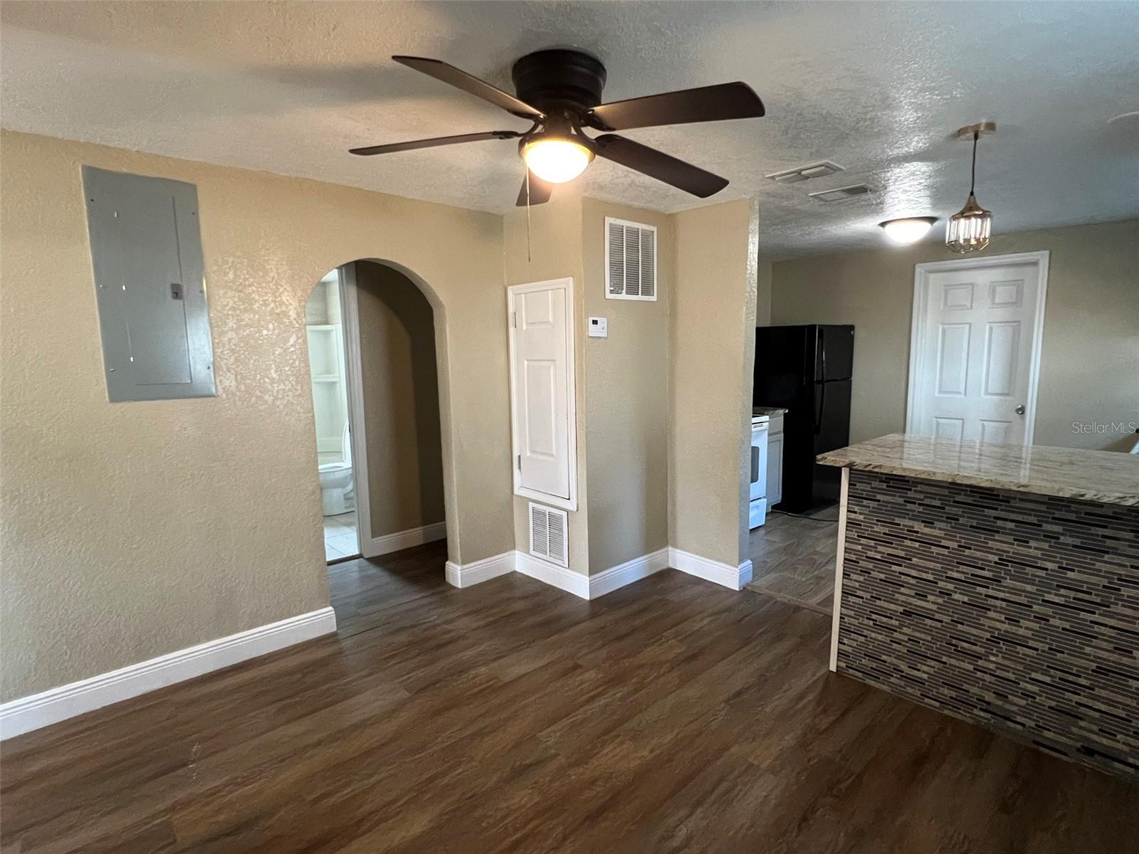 CLEAR LAKE VIEWS - Residential