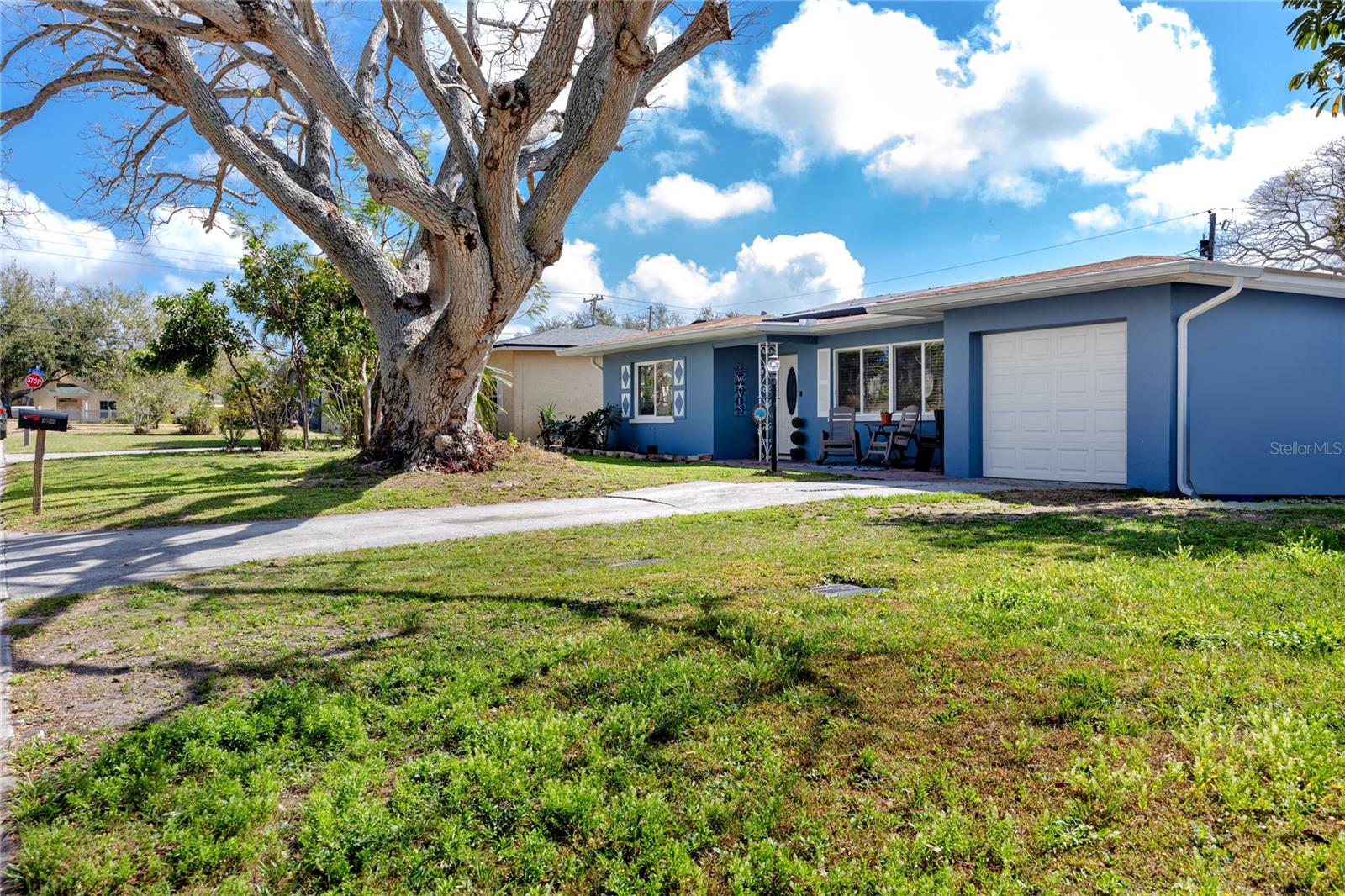 1579 MAGNOLIA DRIVE