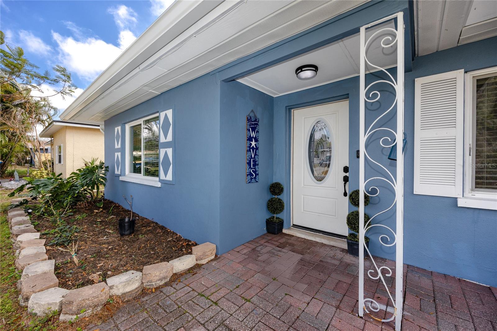 1579 MAGNOLIA DRIVE