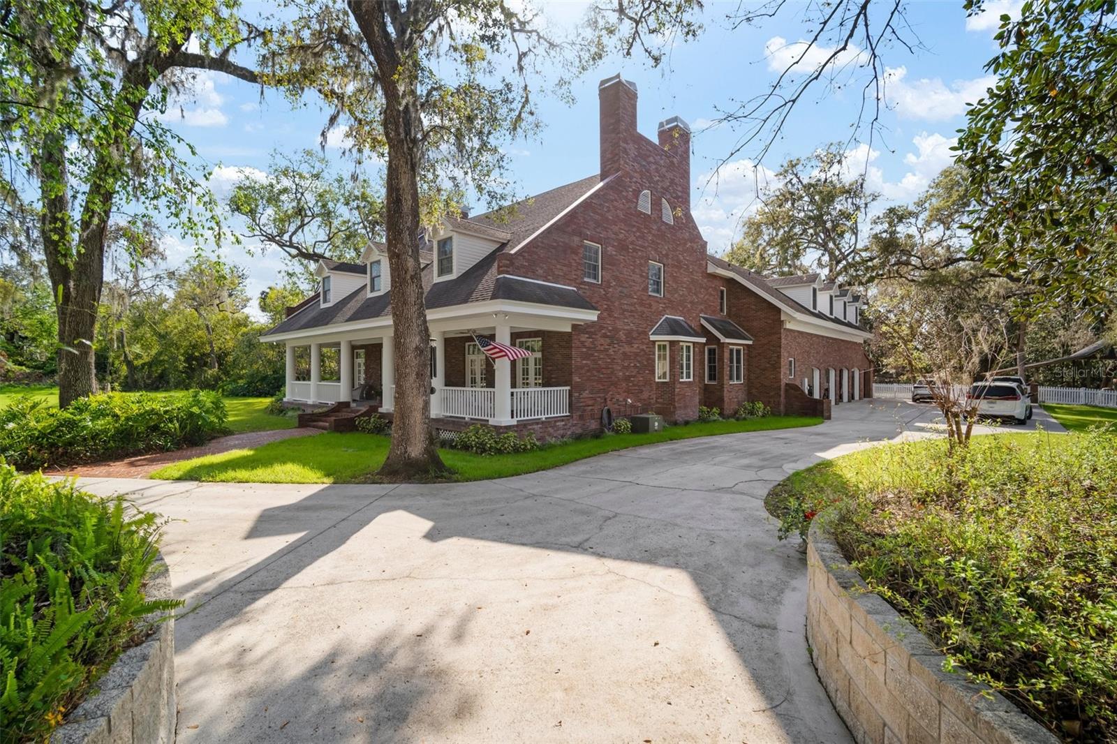 2906 PEMBERTON CREEK DRIVE