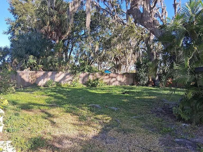 LAKEWOOD VILLAS - Residential