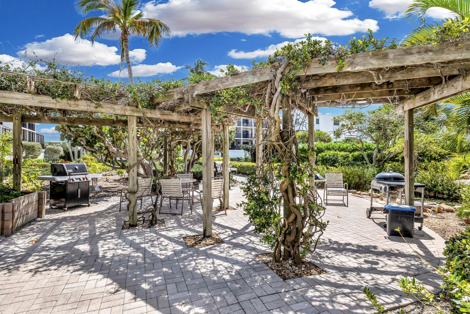 SEA OATS BLDG B - Residential