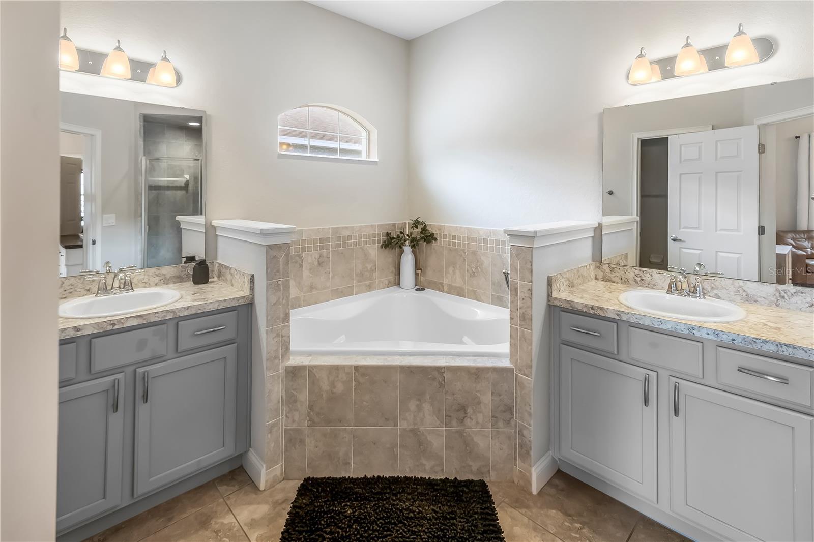 ELOISE OAKS - Residential