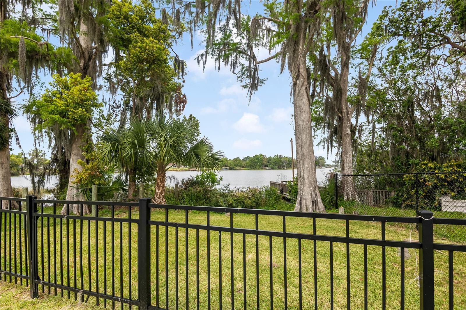 ELOISE OAKS - Residential