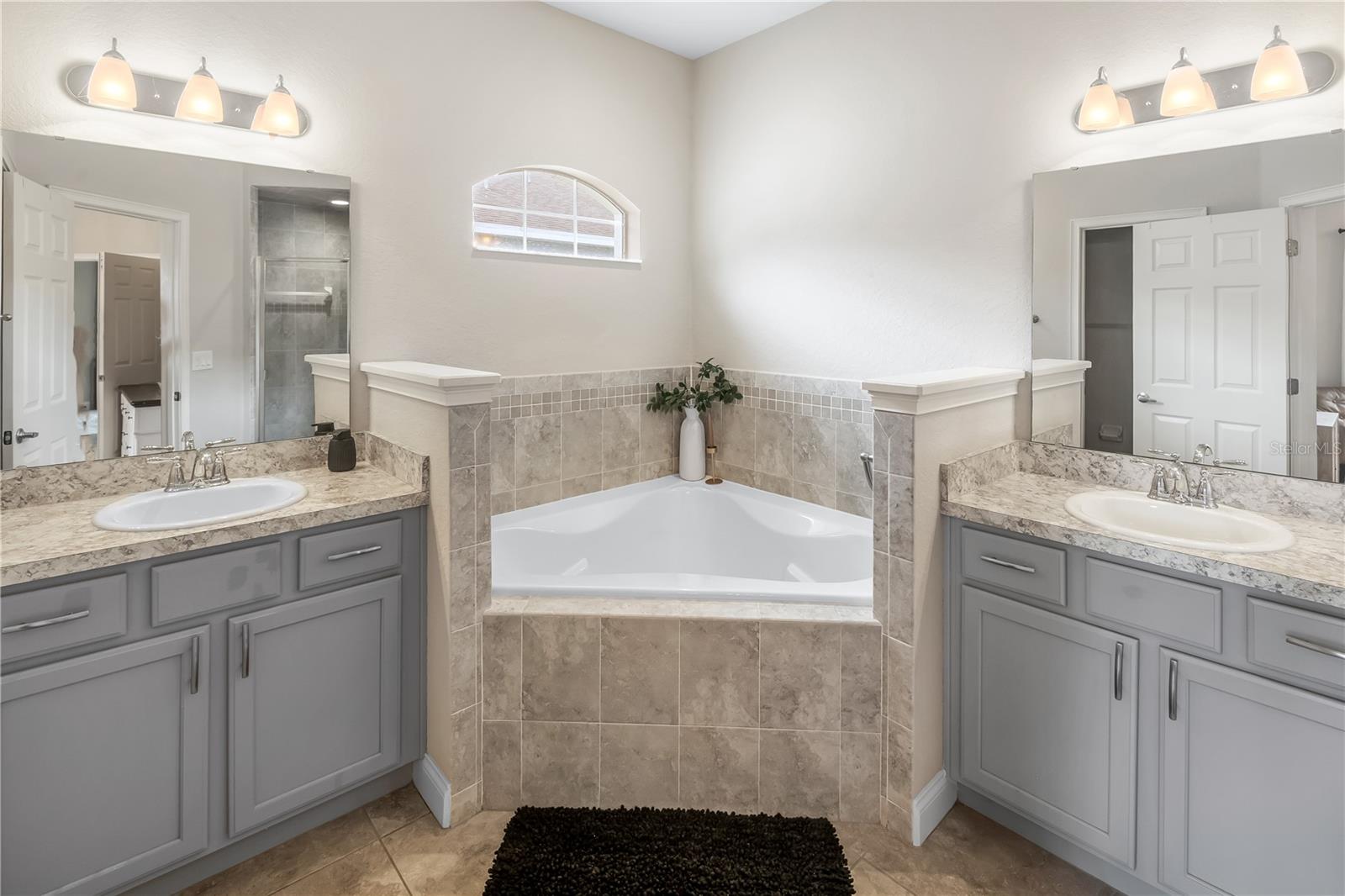 ELOISE OAKS - Residential