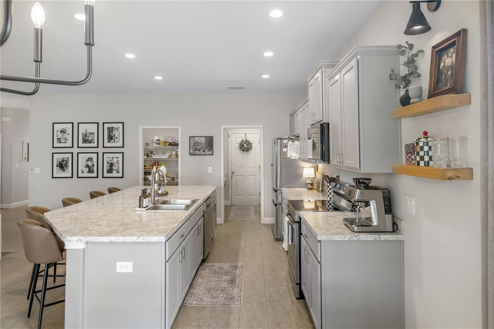 ELOISE OAKS - Residential