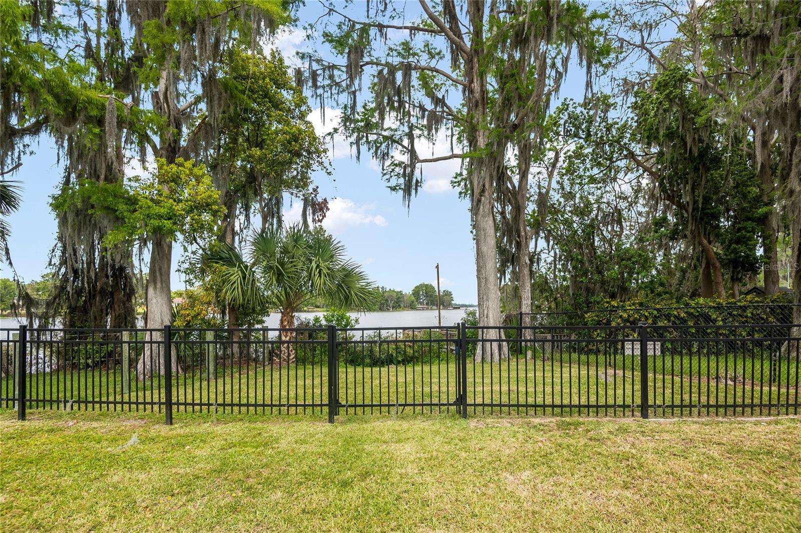 ELOISE OAKS - Residential