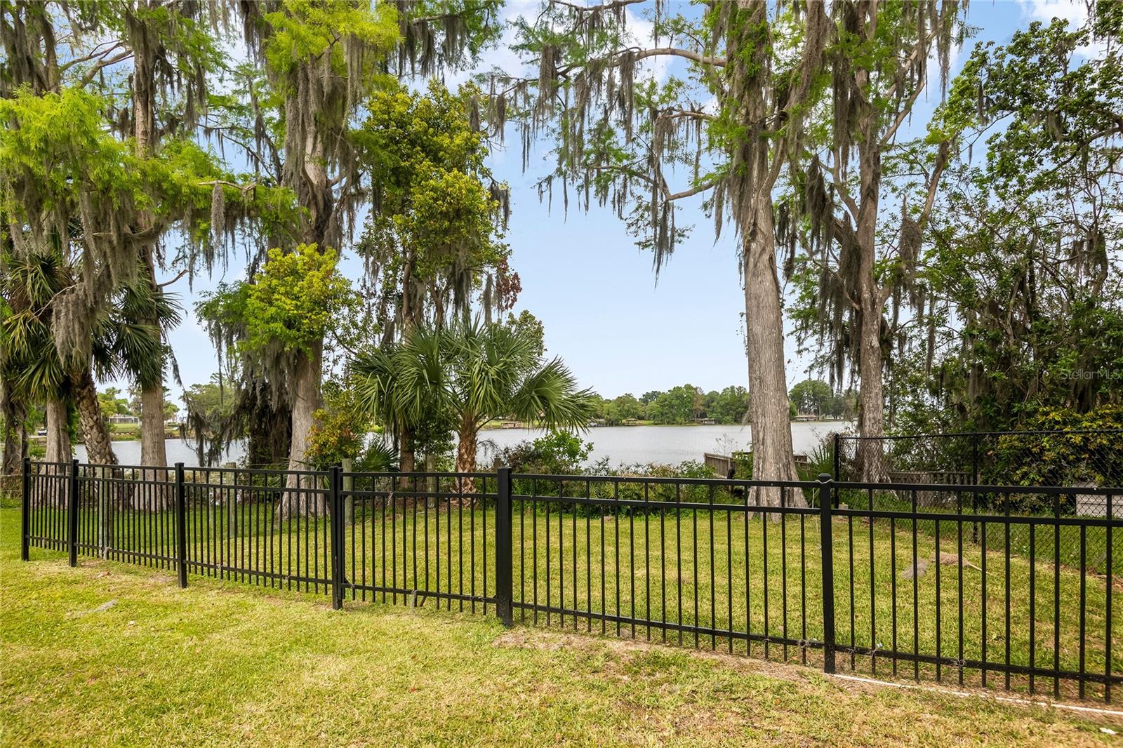 ELOISE OAKS - Residential