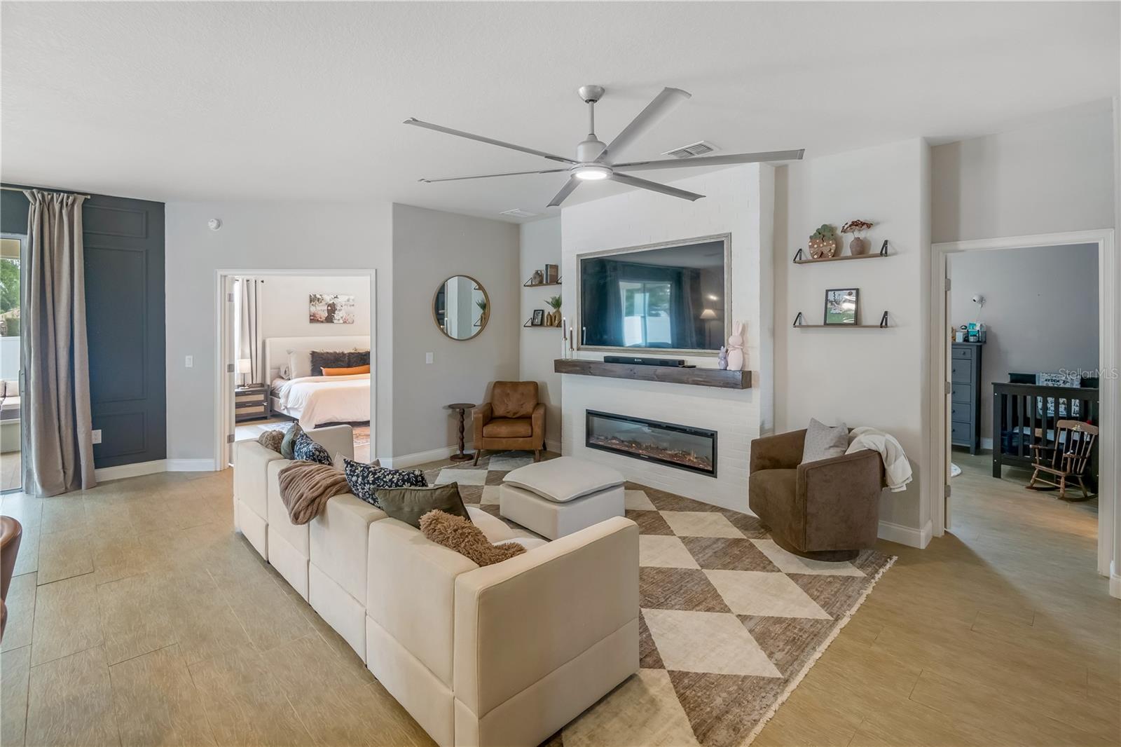 ELOISE OAKS - Residential