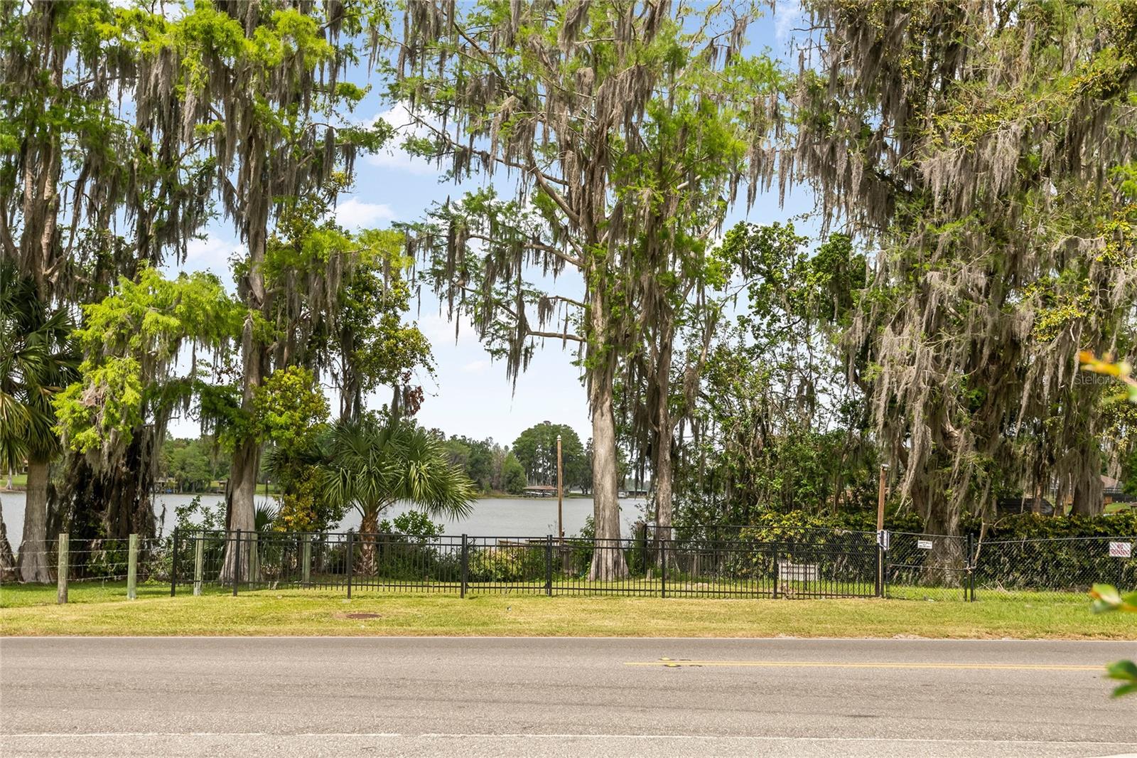 ELOISE OAKS - Residential