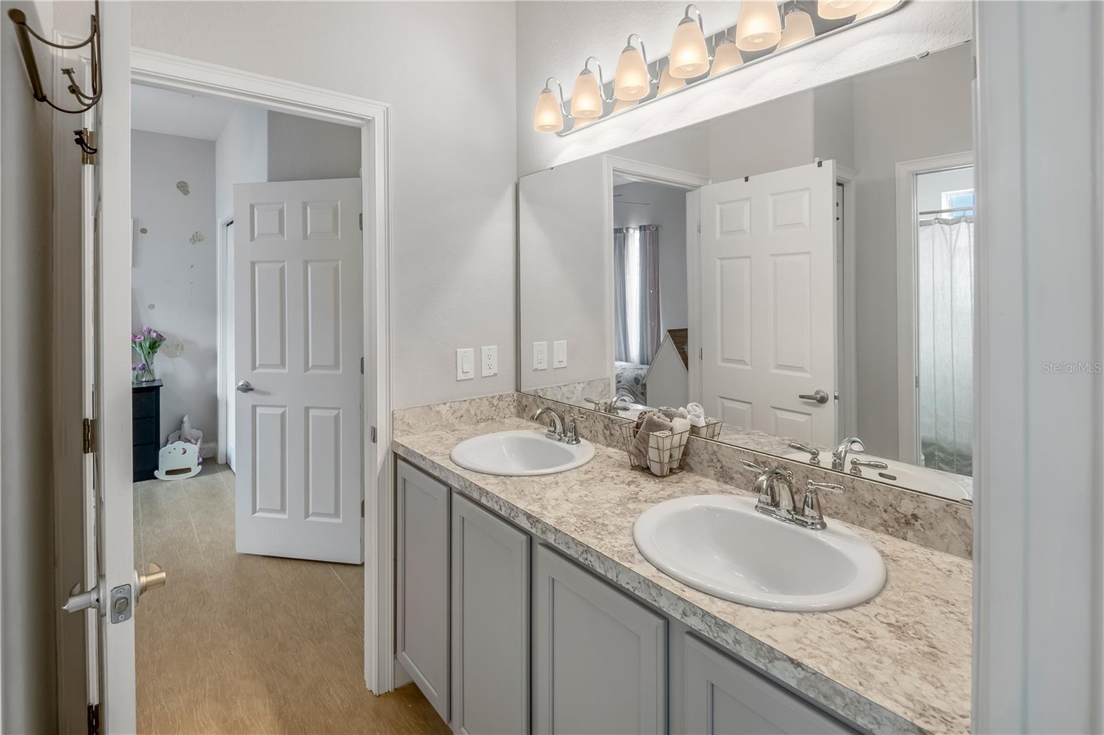 ELOISE OAKS - Residential