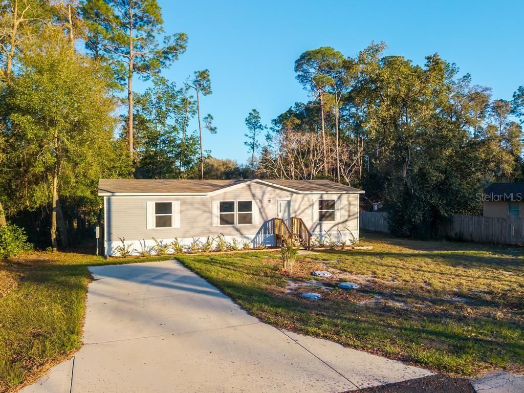 Photo of 43740 Sunset Drive, Paisley, FL 32767 (MLS # G5109007)