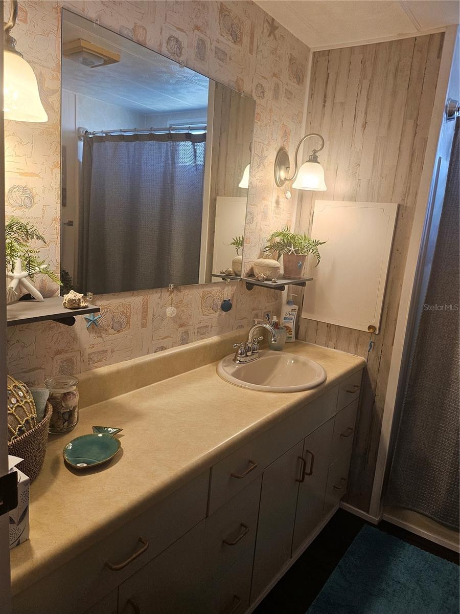 OAKWOOD MANOR - Residential