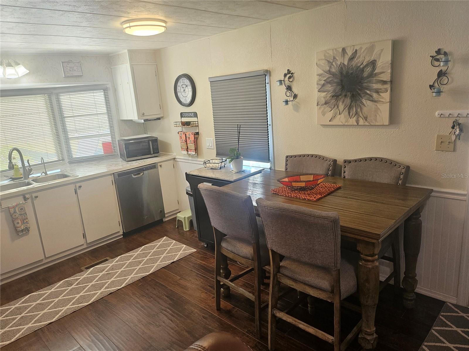 OAKWOOD MANOR - Residential