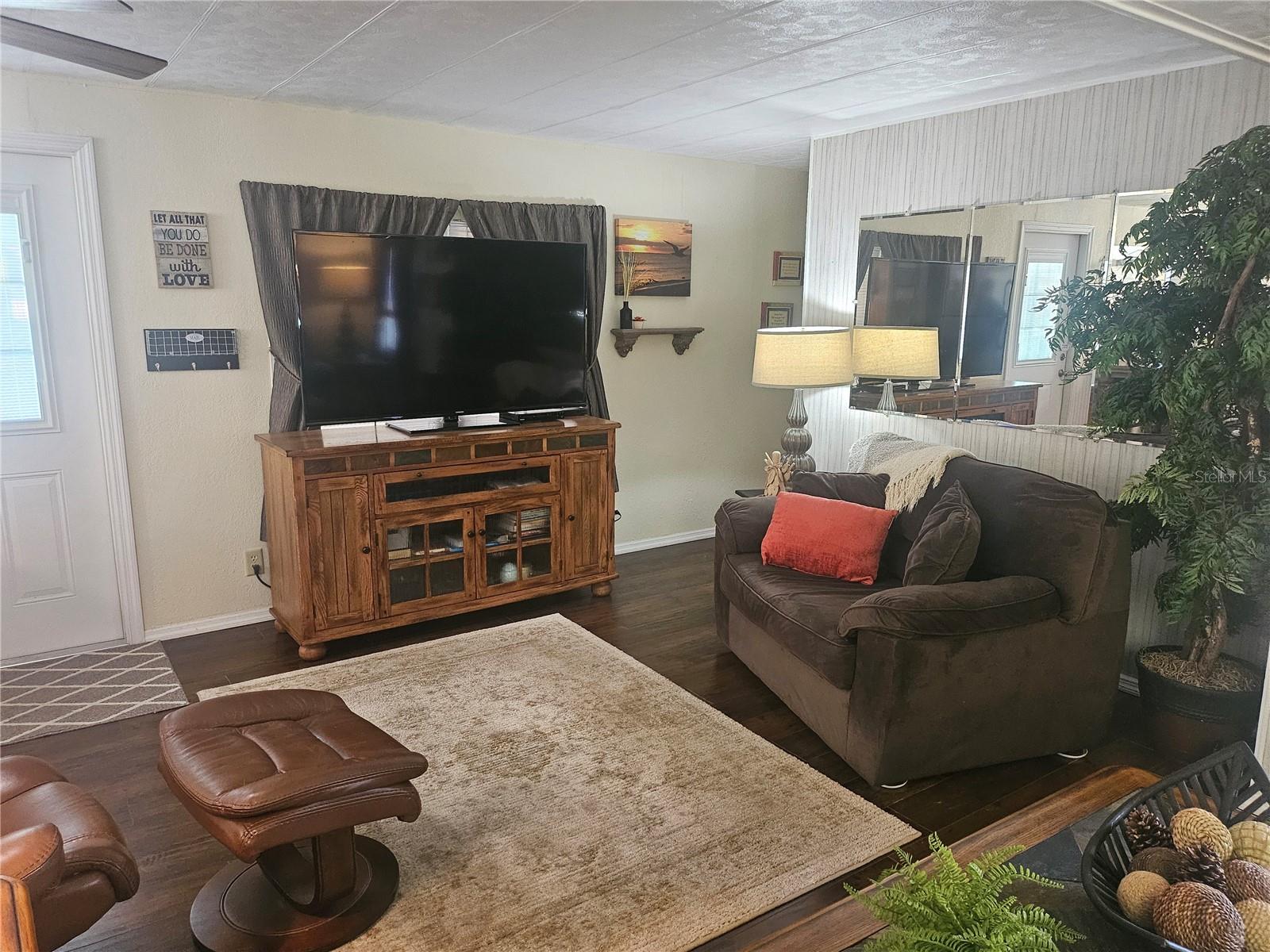 OAKWOOD MANOR - Residential