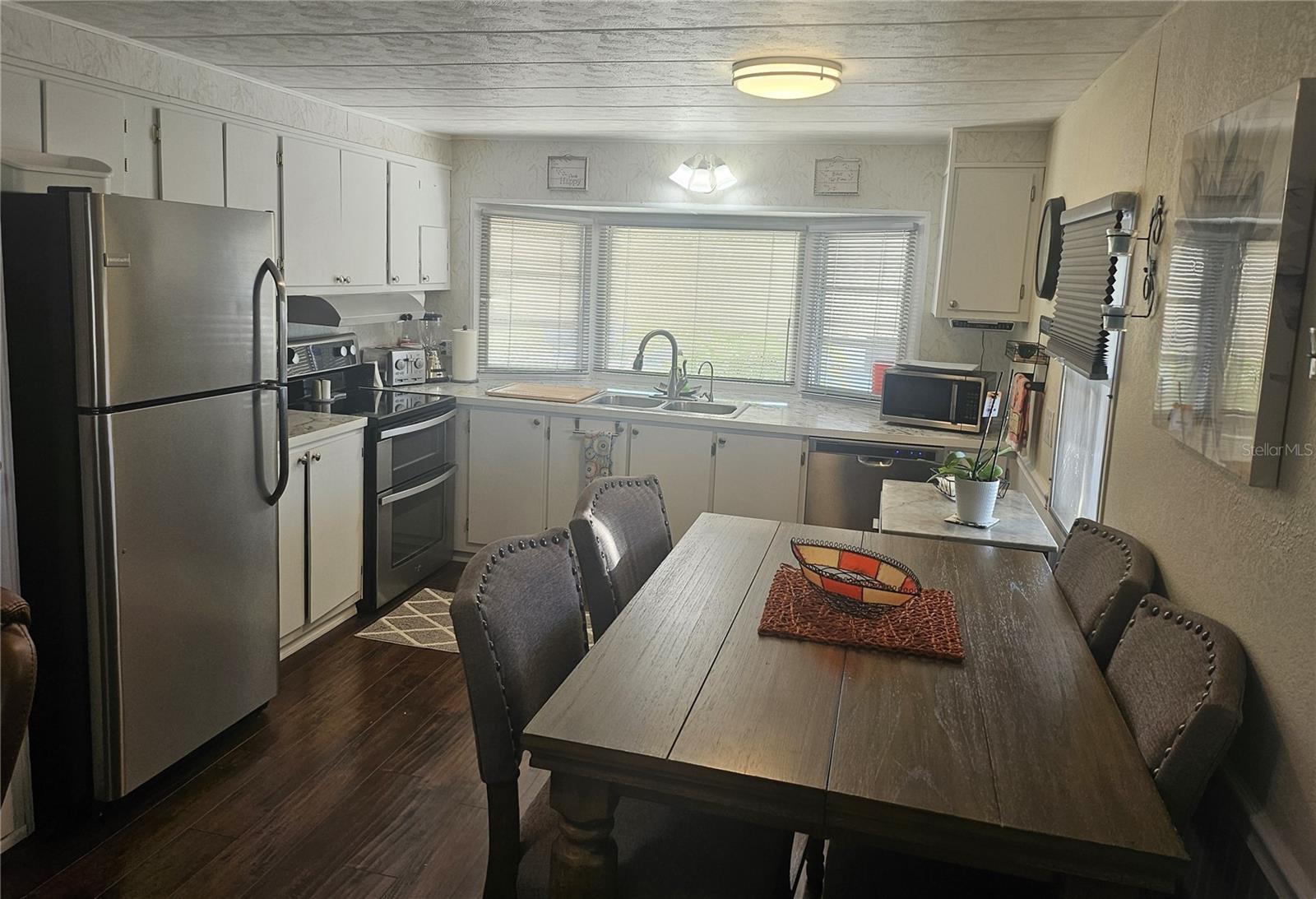 OAKWOOD MANOR - Residential