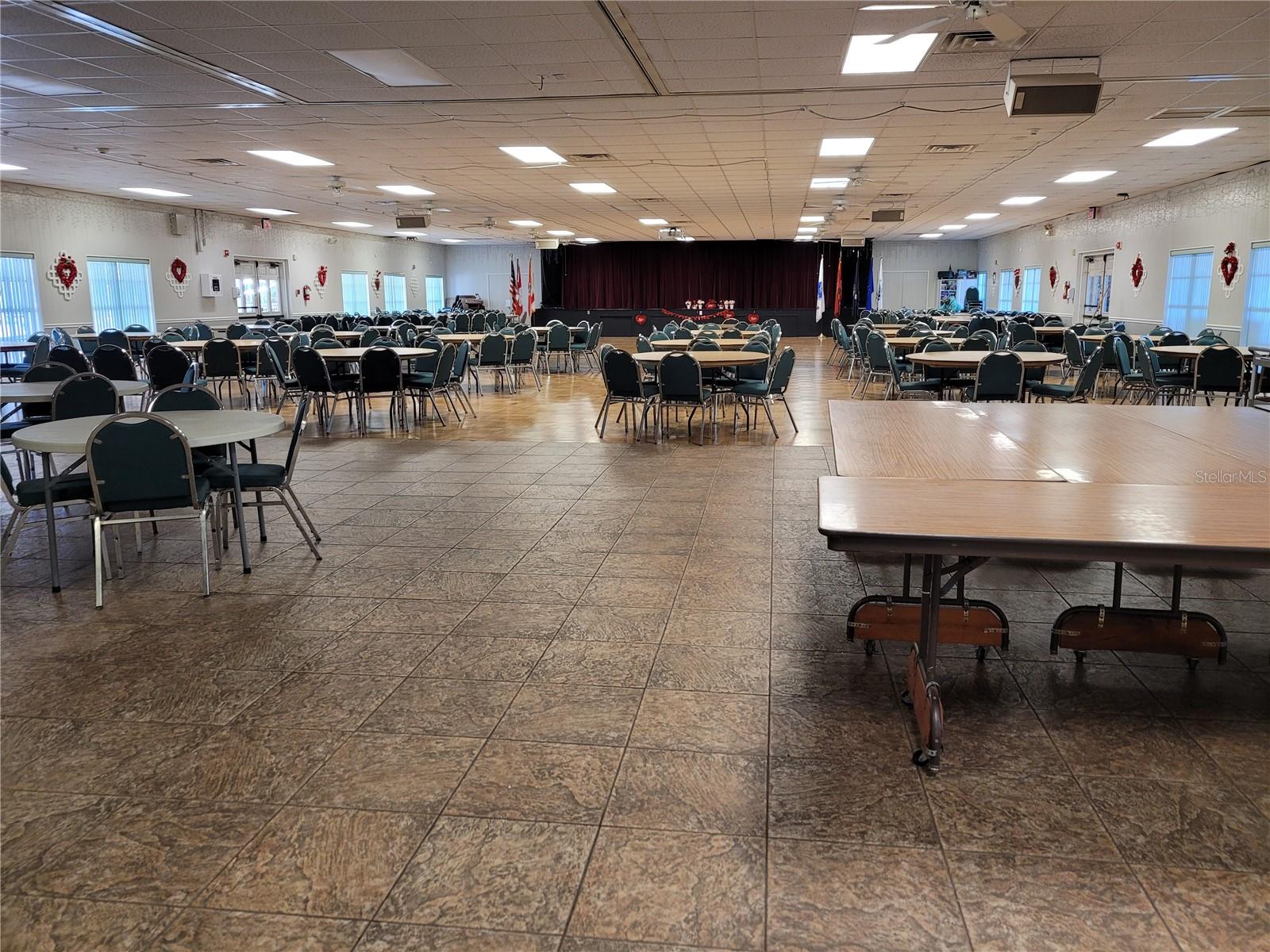 OAKWOOD MANOR - Residential