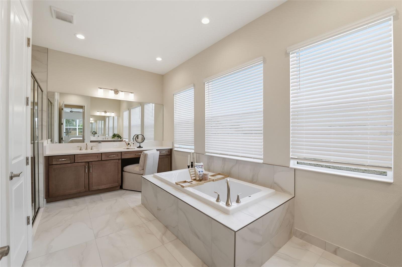 VALENCIA RIDGE - Residential