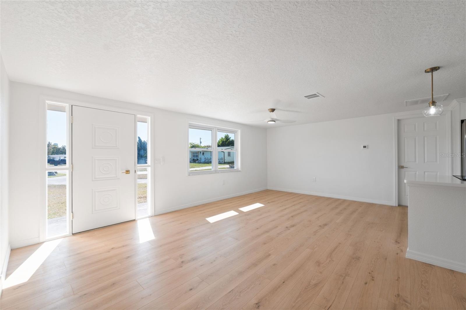 COUNTRY CLUB ESTATES - Residential