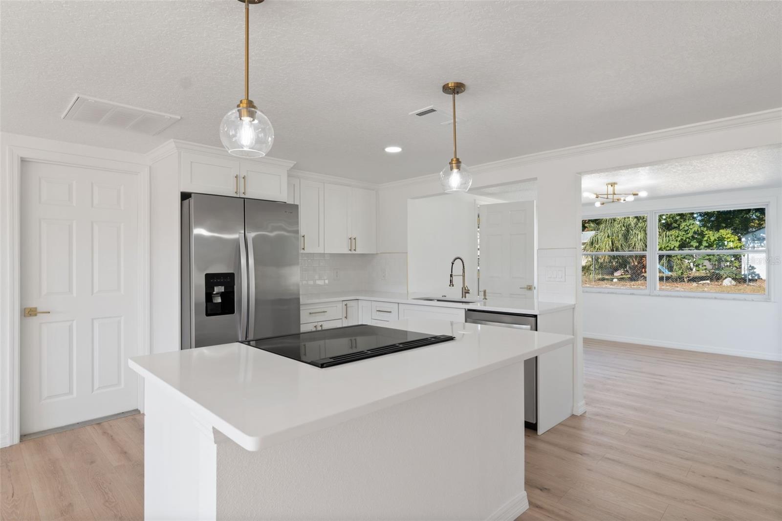 COUNTRY CLUB ESTATES - Residential