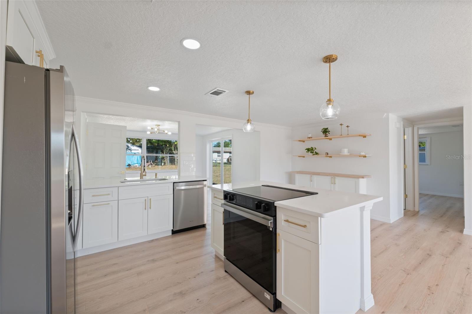 COUNTRY CLUB ESTATES - Residential