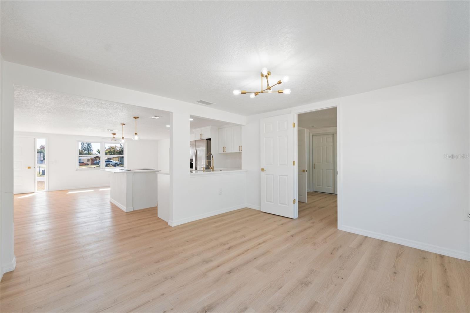 COUNTRY CLUB ESTATES - Residential