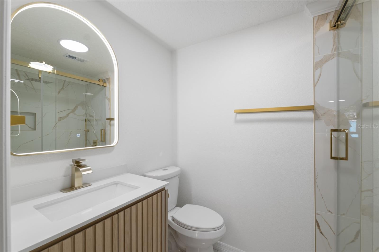 COUNTRY CLUB ESTATES - Residential