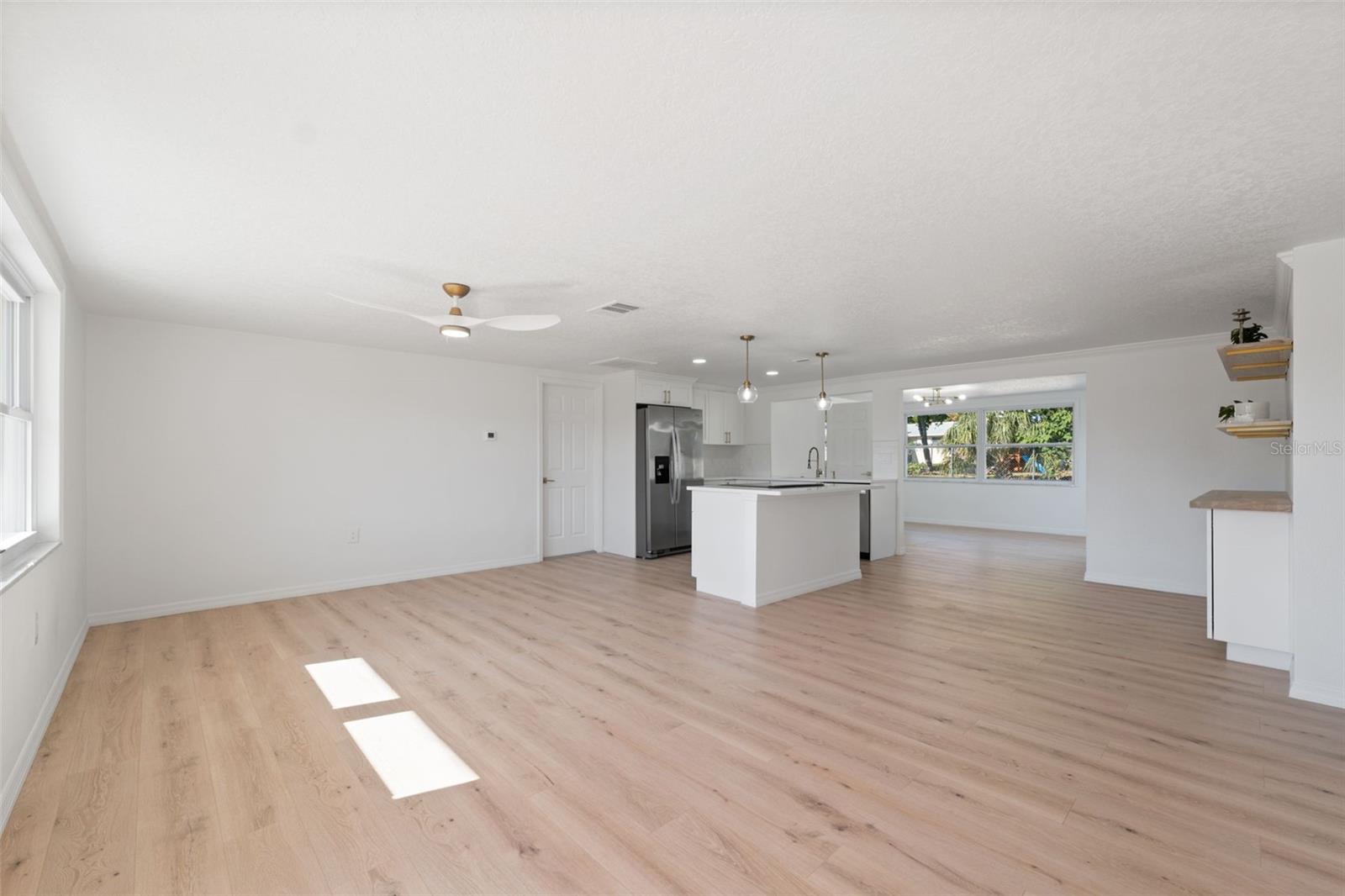 COUNTRY CLUB ESTATES - Residential