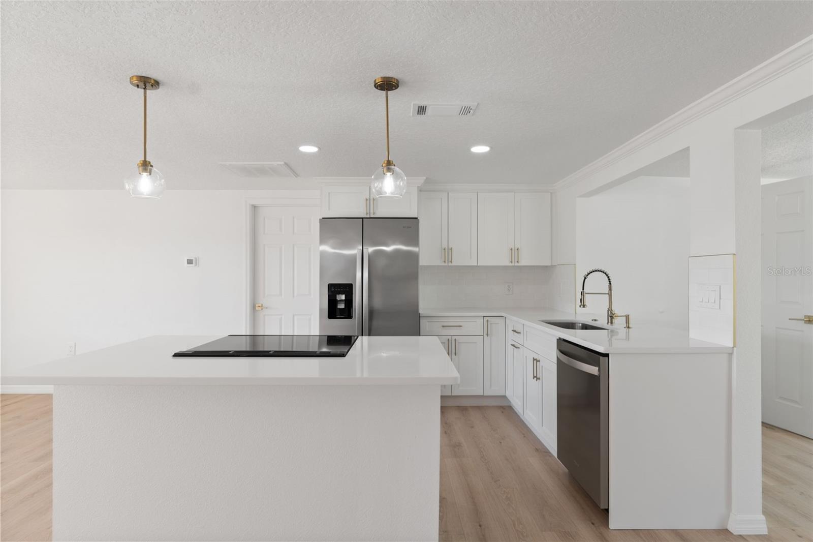 COUNTRY CLUB ESTATES - Residential