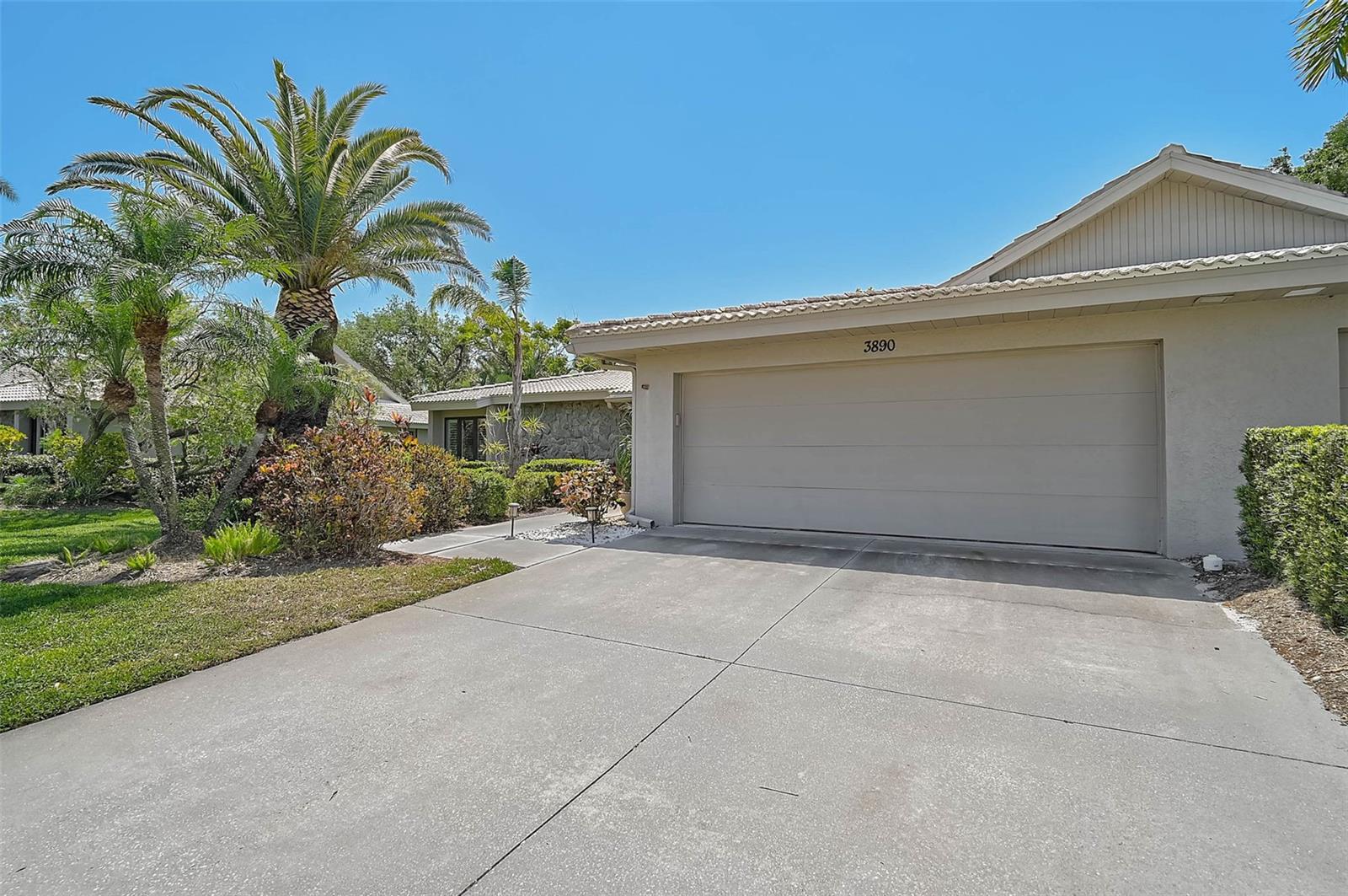 3890 WILSHIRE CIRCLE 27