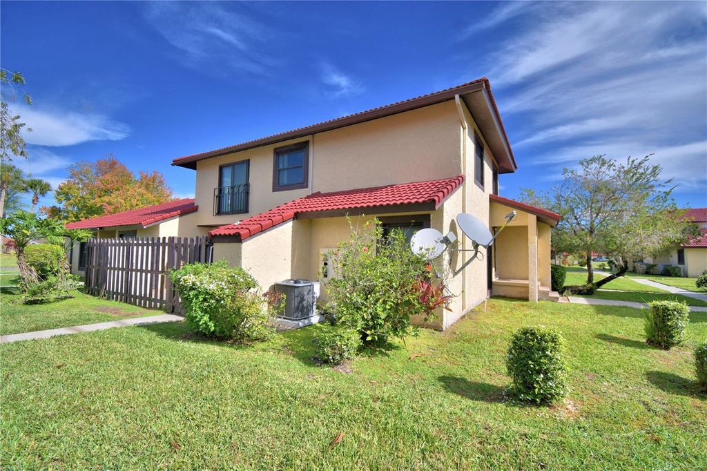 Photo of 573 Hunter Circle, Kissimmee, FL 34758 (MLS # L4958245)