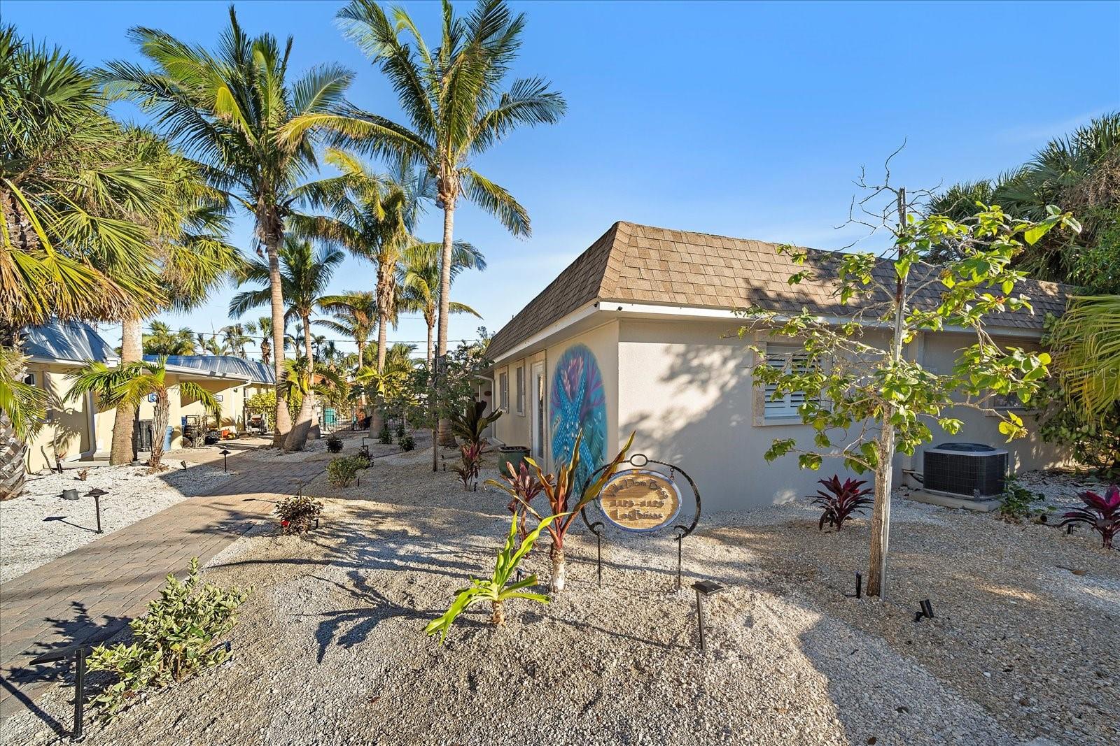 1123 CRESCENT STREET 1123/1125